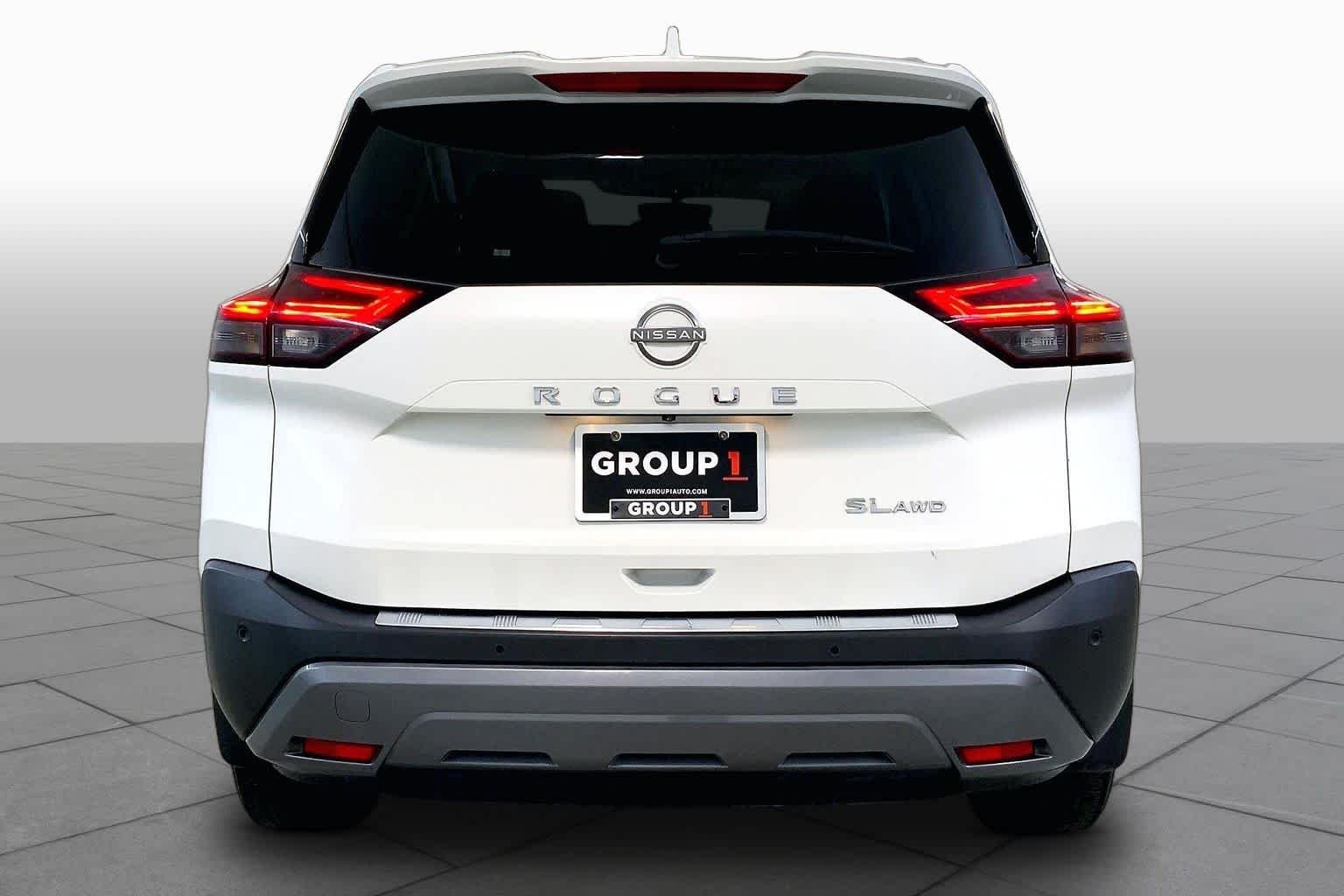 Used 2022 Pearl White Tricoat Nissan SL image 4