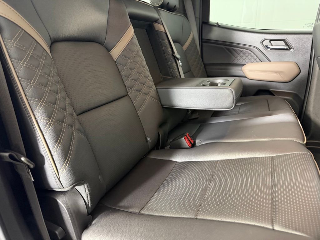 Used 2024 White GMC Denali image 29