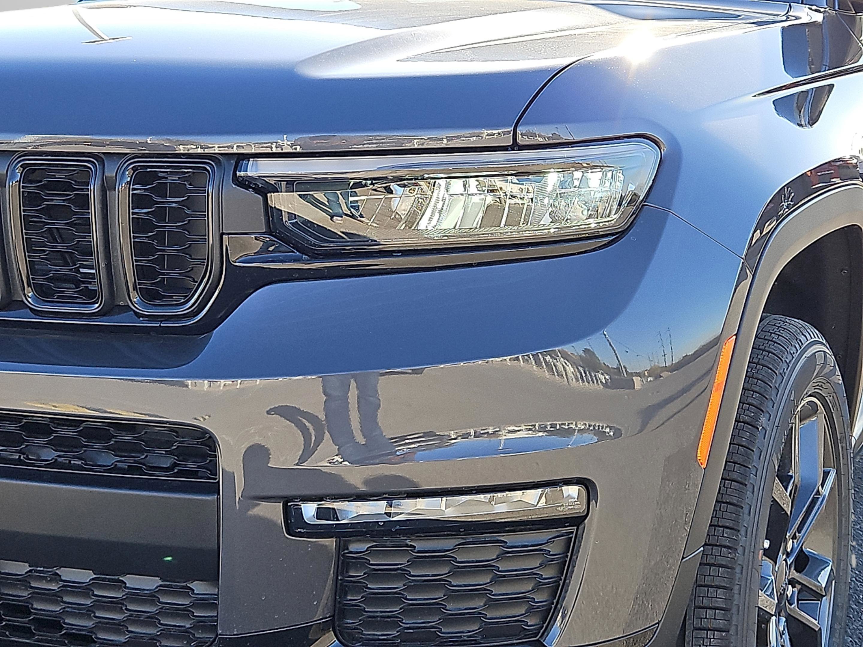 New 2025 Baltic Gray Metallic Clear-Coat Exterior Paint Jeep Altitude image 6