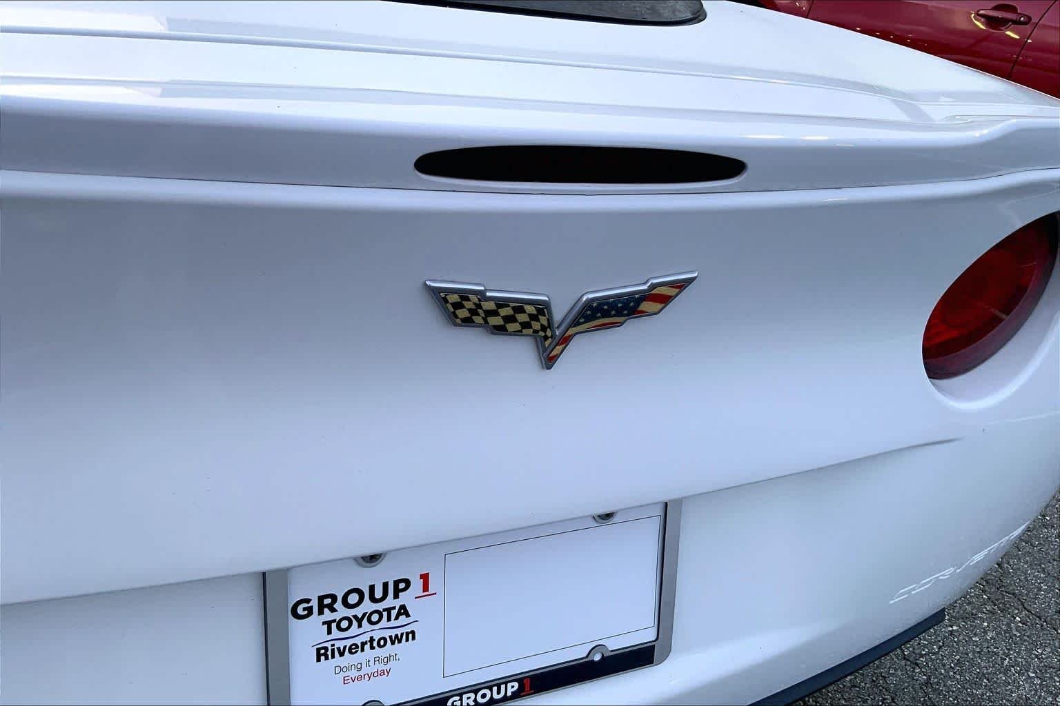 Used 2006 Arctic White Chevrolet  image 22