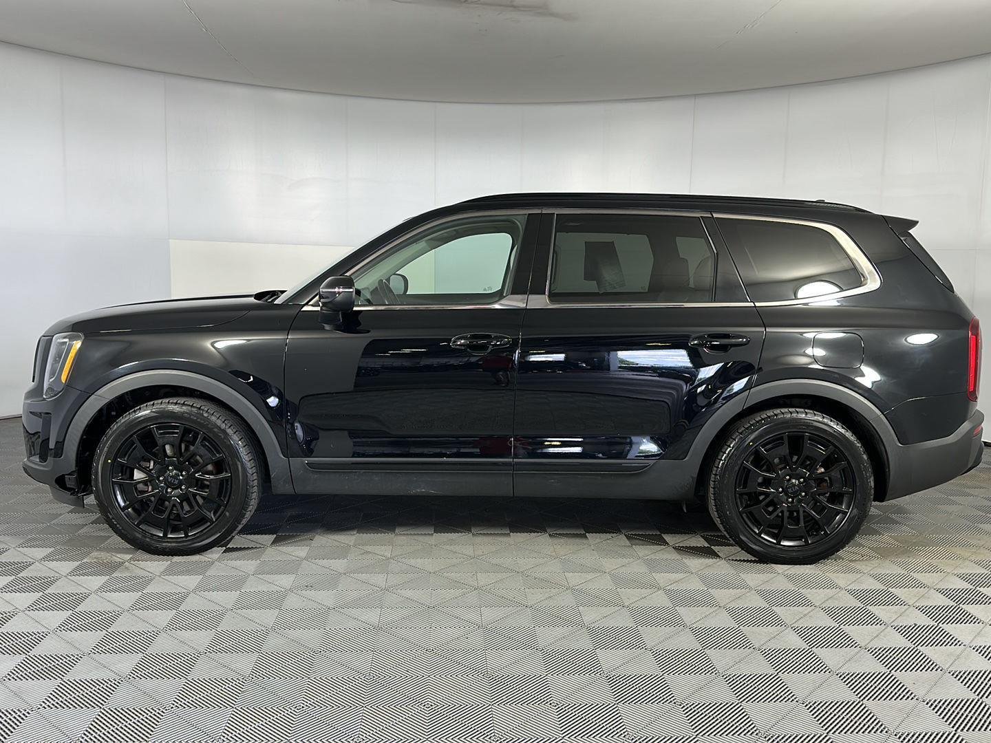 Used 2021 Ebony Black Kia EX image 5