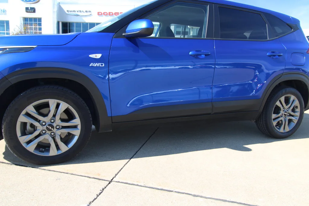 Used 2022 Neptune Blue Kia LX image 10