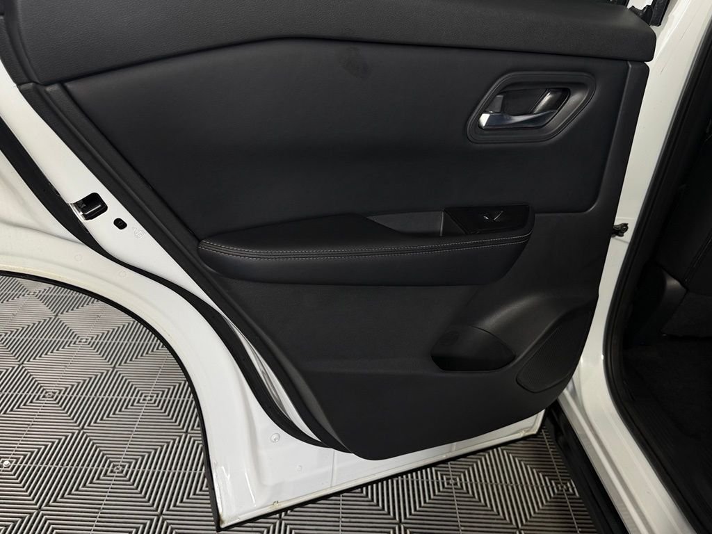 2025 Nissan Rogue SV - Photo 25