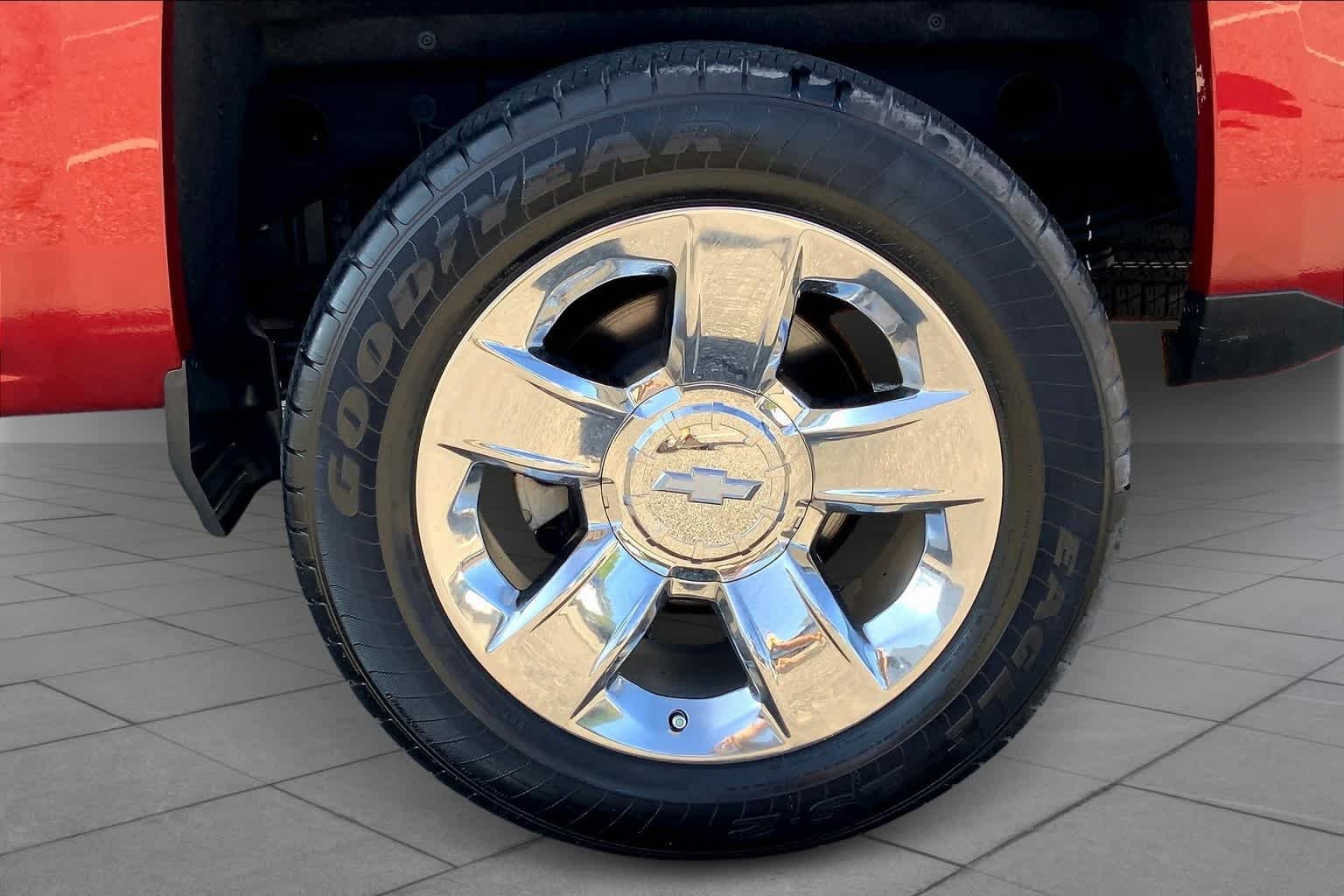 Used 2018 Cajun Red Tintcoat Chevrolet LTZ image 11