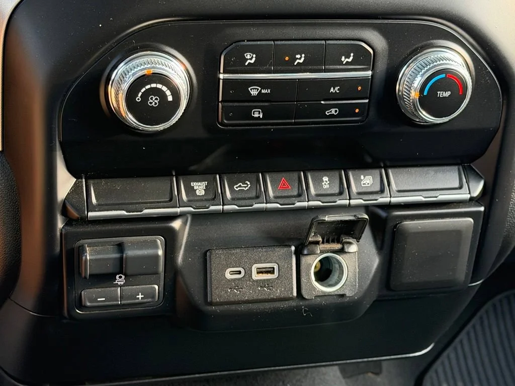 Used 2023 SUMMIT WHITE GMC SLE image 30