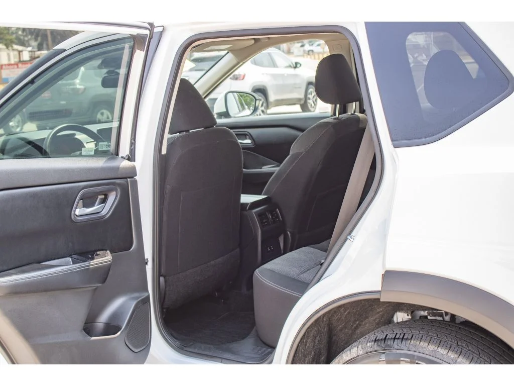Used 2024 Everest White Pearl Nissan SV image 14