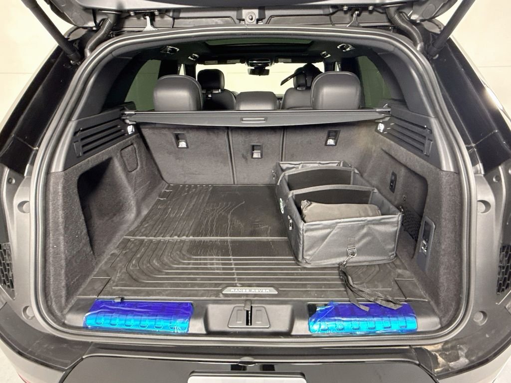 New 2026 Santorini Black Land Rover Dynamic SE image 28
