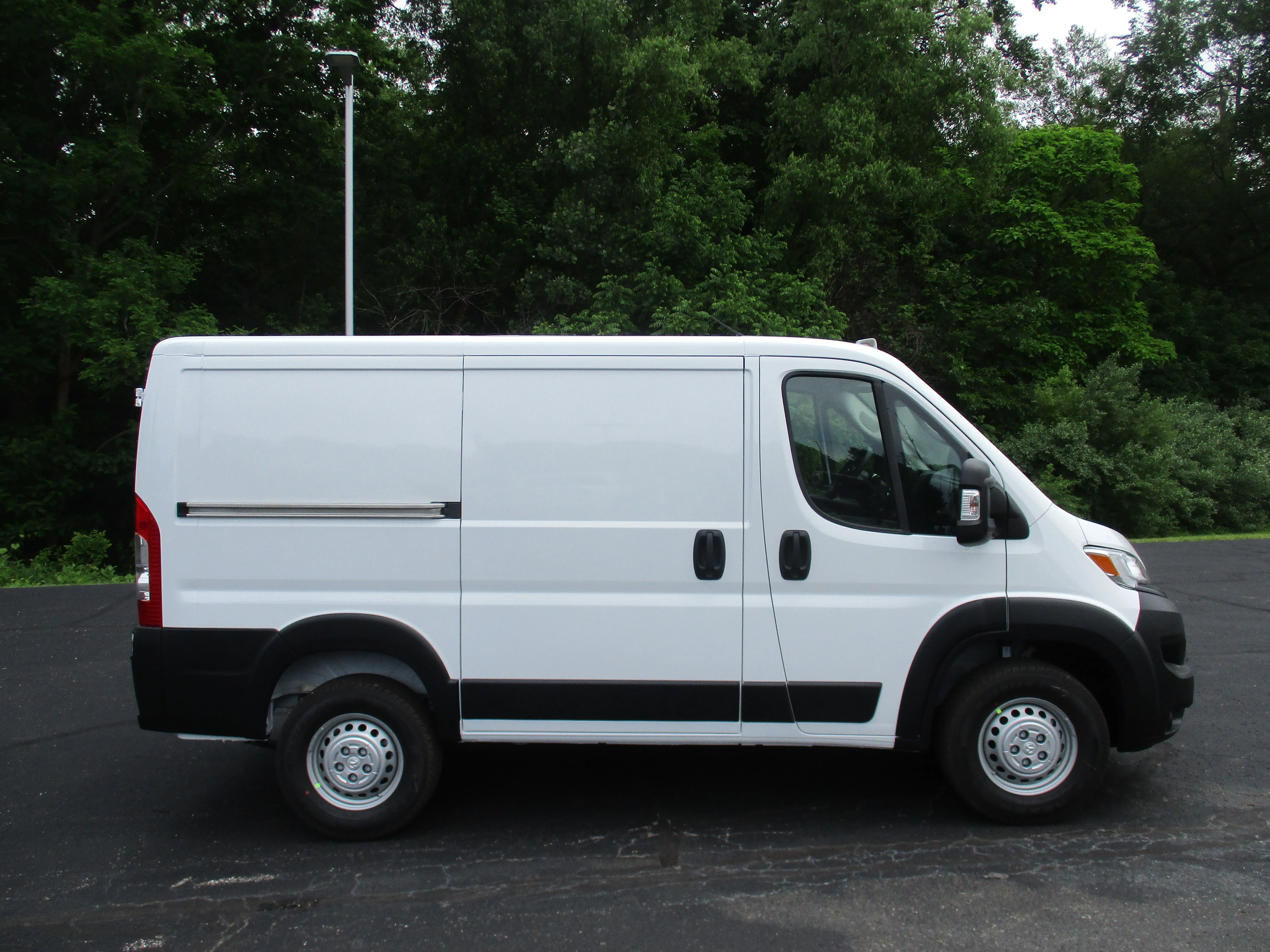 New 2026 Bright White Clear-Coat Exterior Paint RAM Tradesman image 5