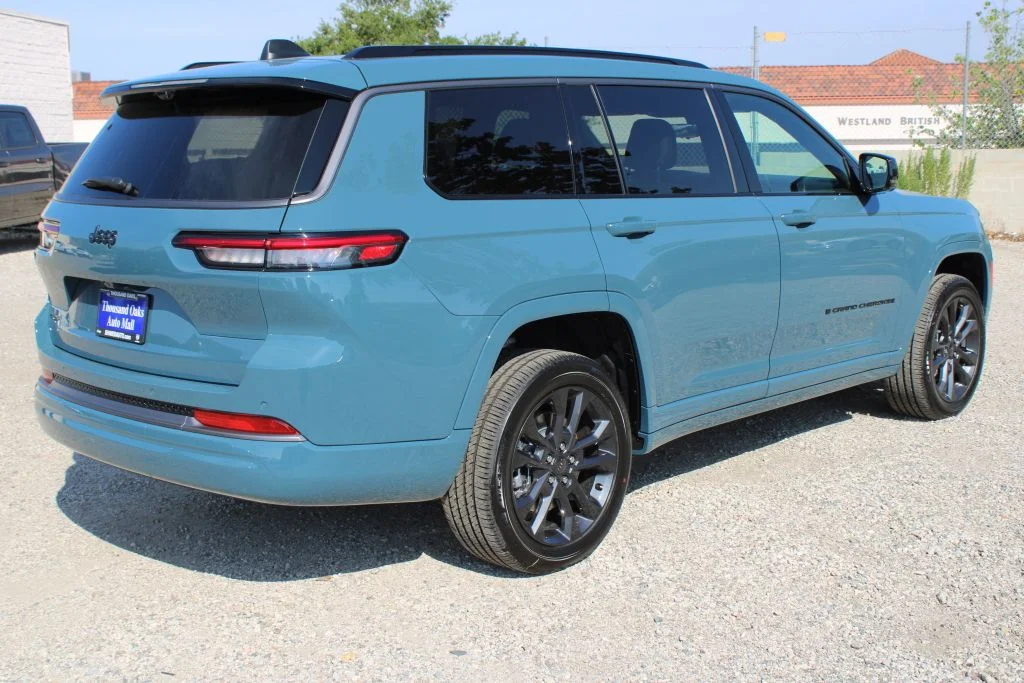 New 2026 Steel Blue Exterior Paint Jeep Limited Reserve image 4