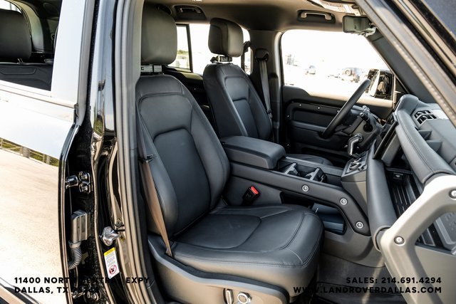 Used 2025 Santorini Black Metallic Land Rover X-Dynamic SE image 36