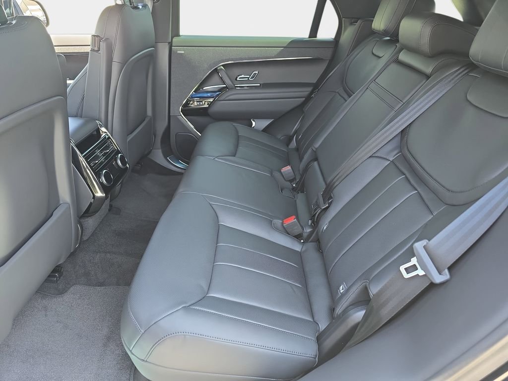 New 2026 Santorini Black LAND ROVER Dynamic SE image 15