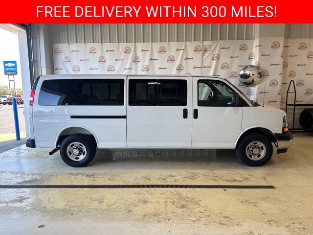 2025 Chevrolet Express Passenger LT - Photo 21