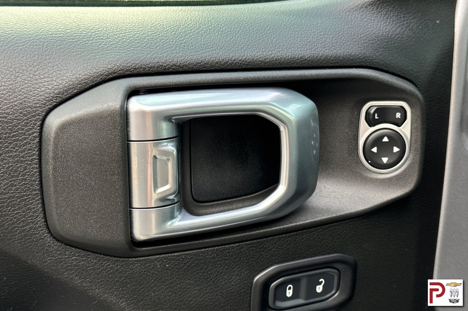 Used 2019 Silver Jeep Unlimited Sport S image 13