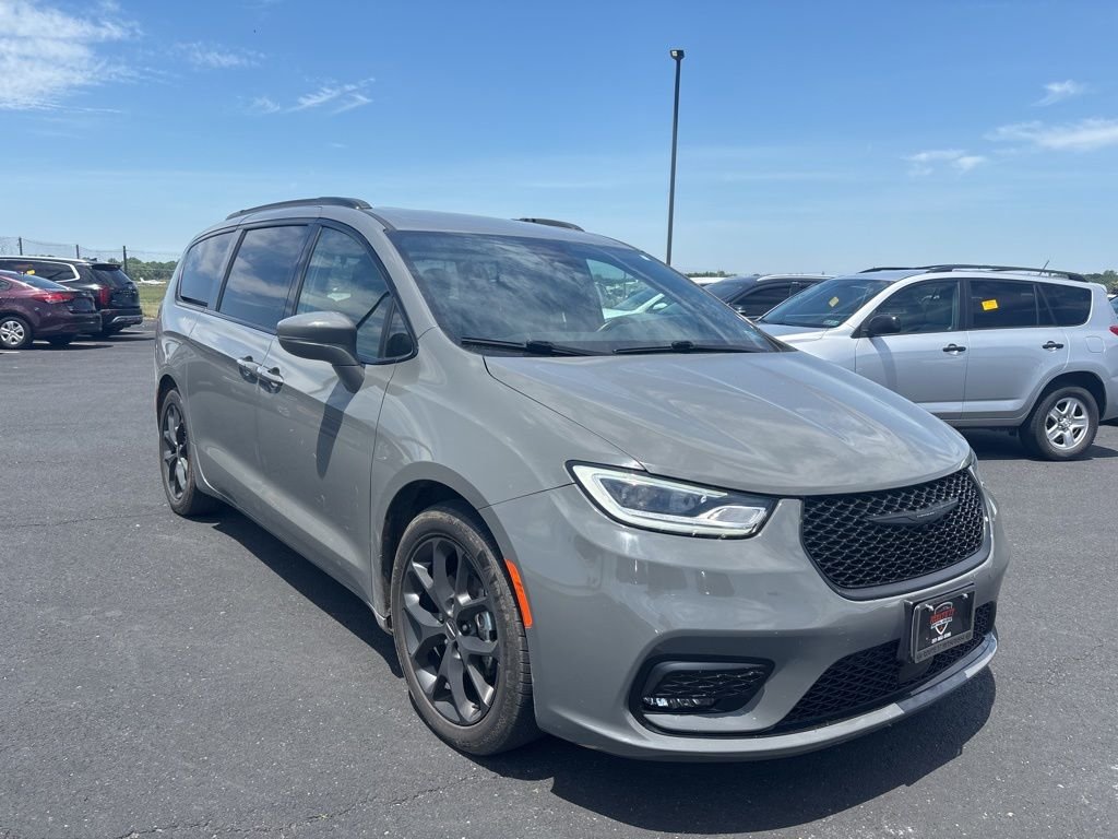 2021 Chrysler Pacifica Touring L's photo