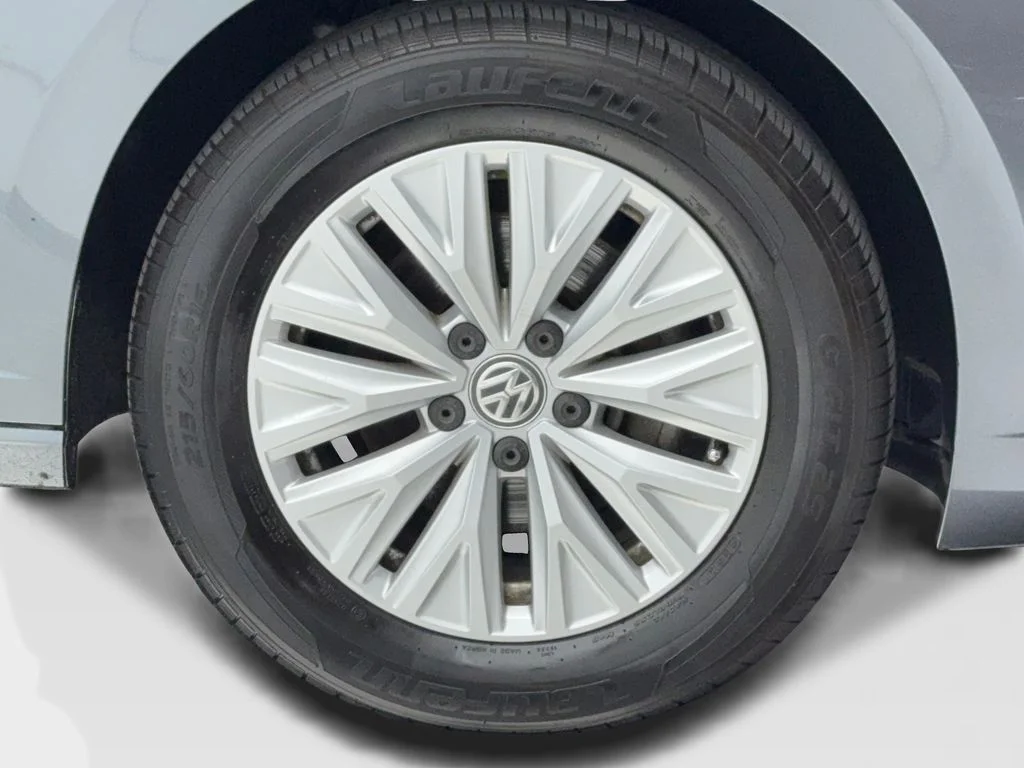 Used 2020 Gray Volkswagen 1.4T S image 50
