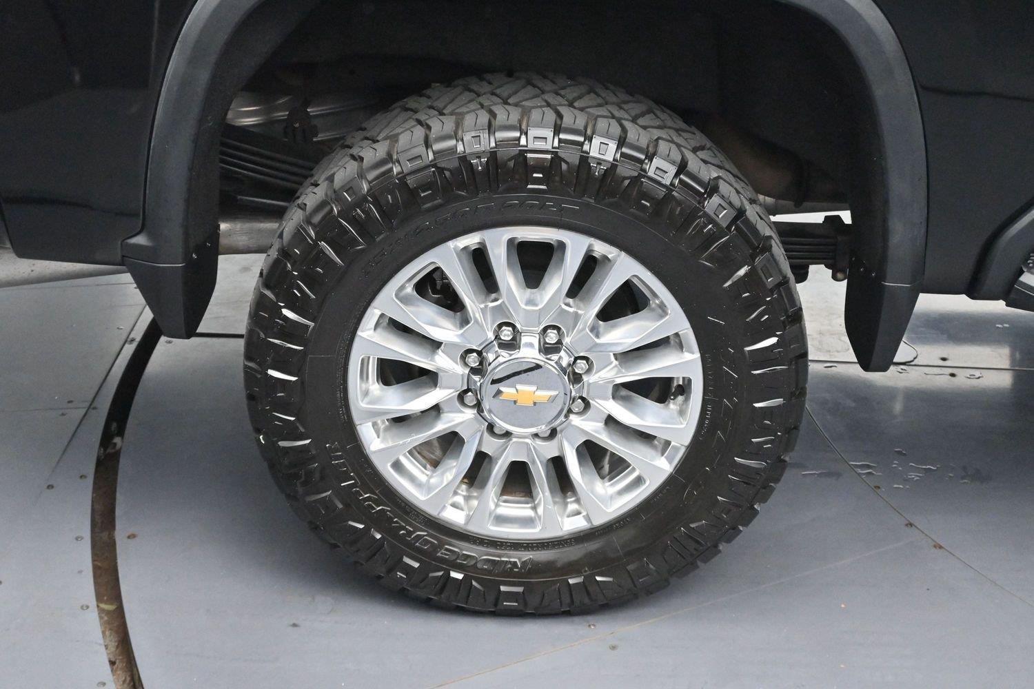 Used 2023 BLACK Chevrolet High Country image 37