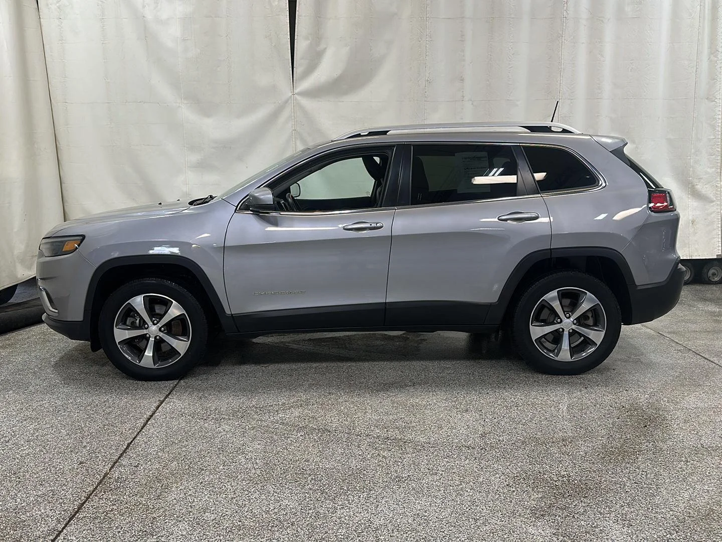Used 2019 Jeep Cherokee Limited with VIN 1C4PJMDX4KD320766 for sale in Waconia, Minnesota