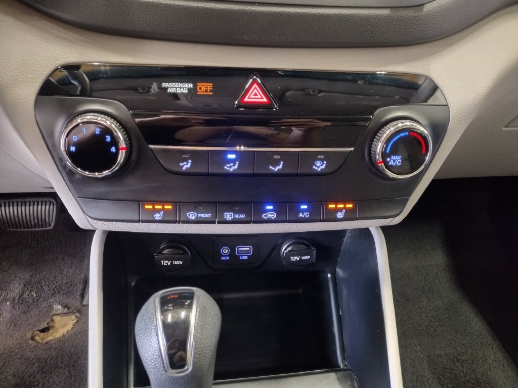 Used 2018 Silver Hyundai SEL image 25