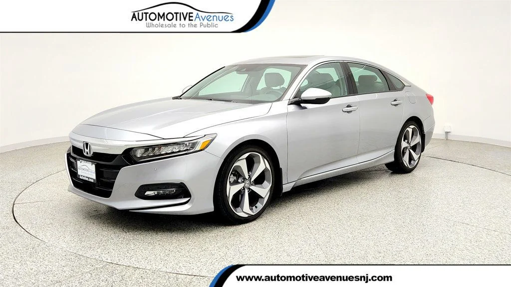 2018 Honda Accord 2.0T Touring Auto's photo