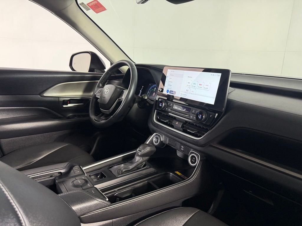 Used 2024 Cloud Toyota XLE image 27
