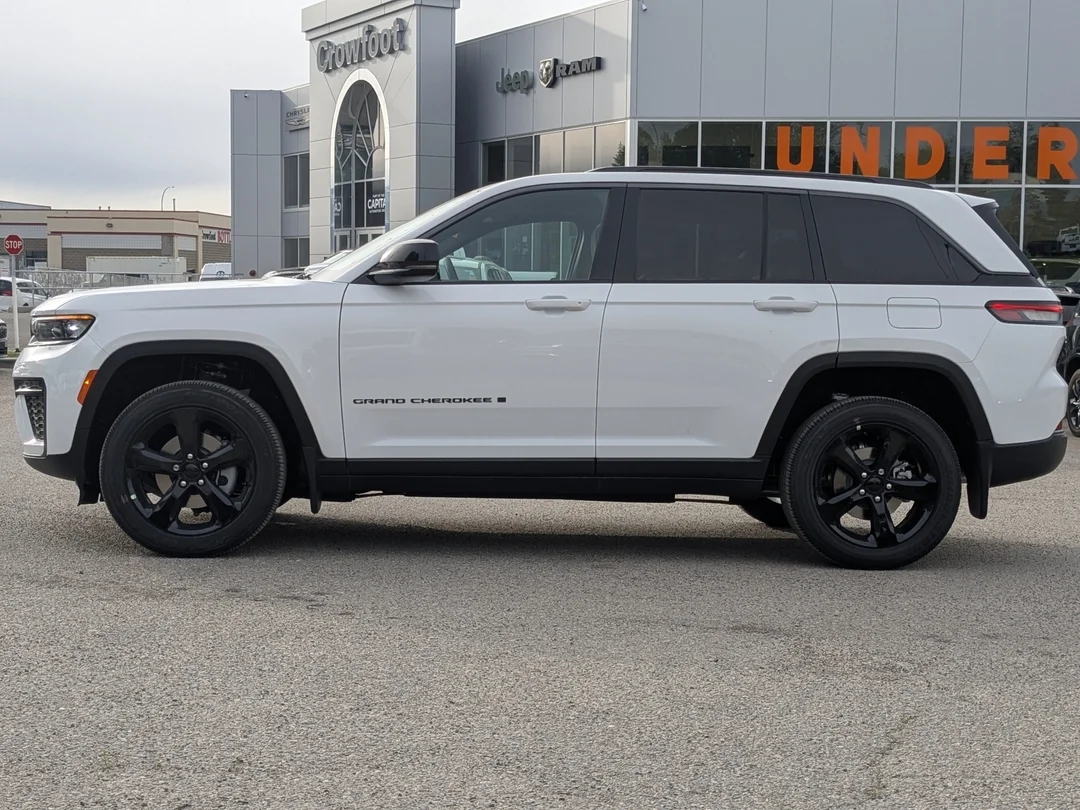 New 2026 White Jeep Altitude - - 4x4 - Power Sunroof - Trailer Tow Pkg - 20 Black Wheels - Remote Start & More! image 5