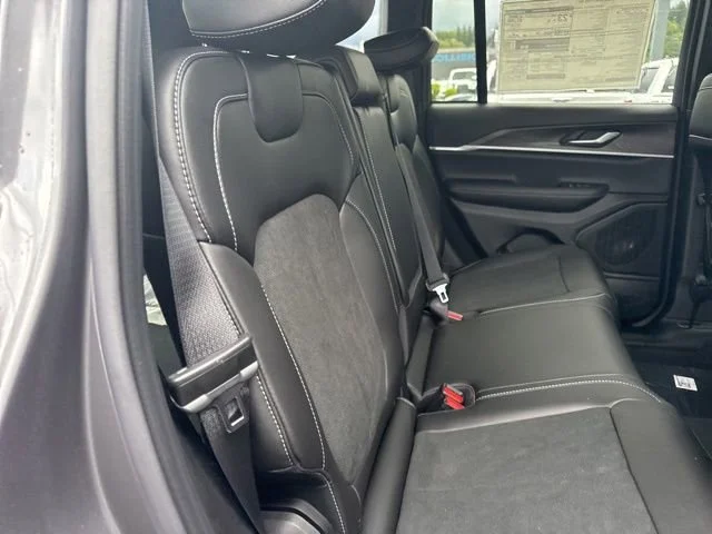 New 2026 Baltic Gray Metallic Clear-Coat Exterior Paint Jeep Laredo Altitude image 13