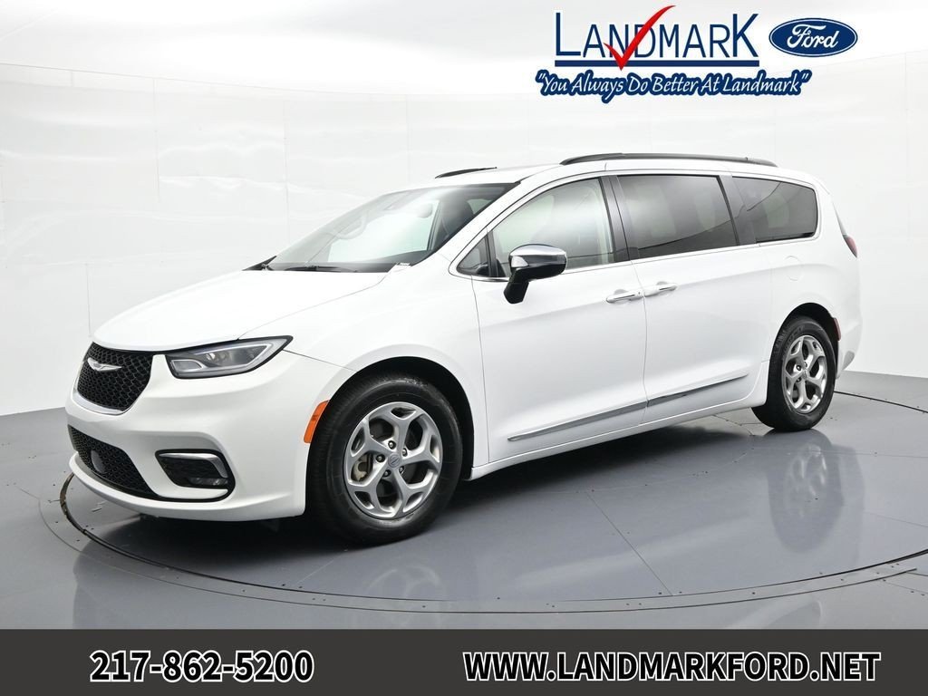 Used 2023 Bright White Clearcoat Chrysler Limited FWD image 1