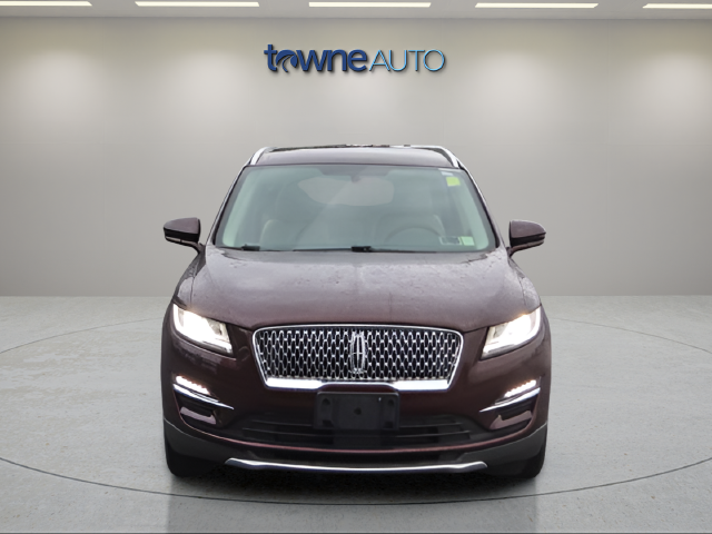 Used 2019 Burgundy Lincoln Select image 11