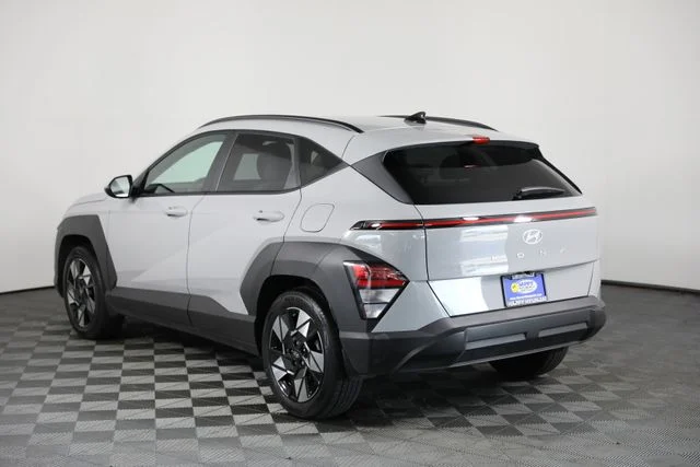 Used 2025 Gray Hyundai SEL Convenience image 4