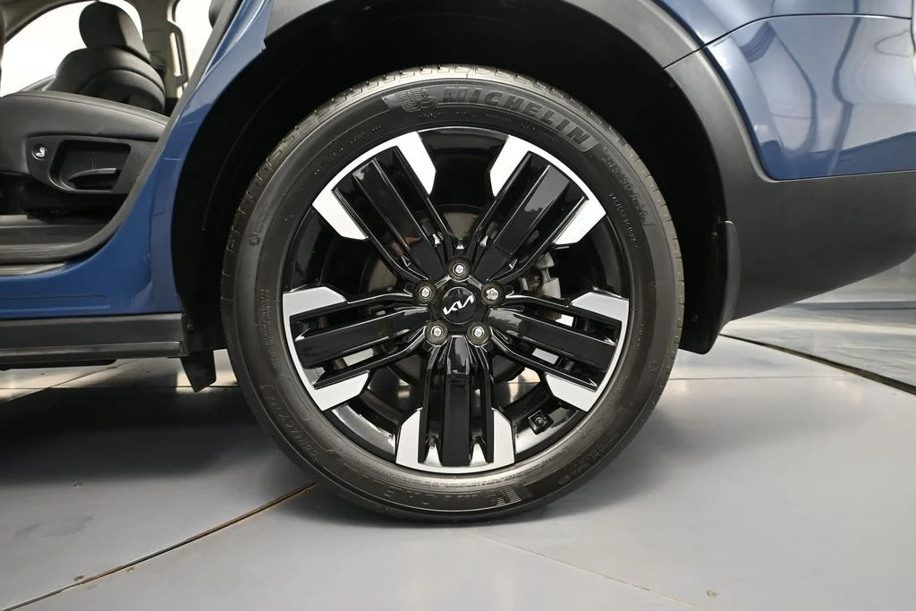 Used 2023 Blue Kia SX-Prestige image 9
