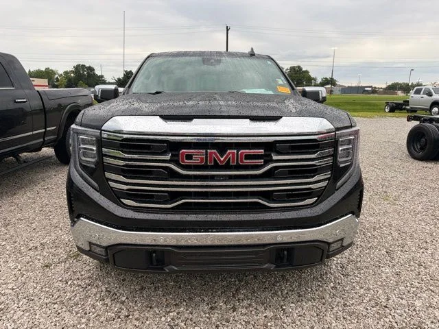 Used 2025 Black GMC SLT image 10