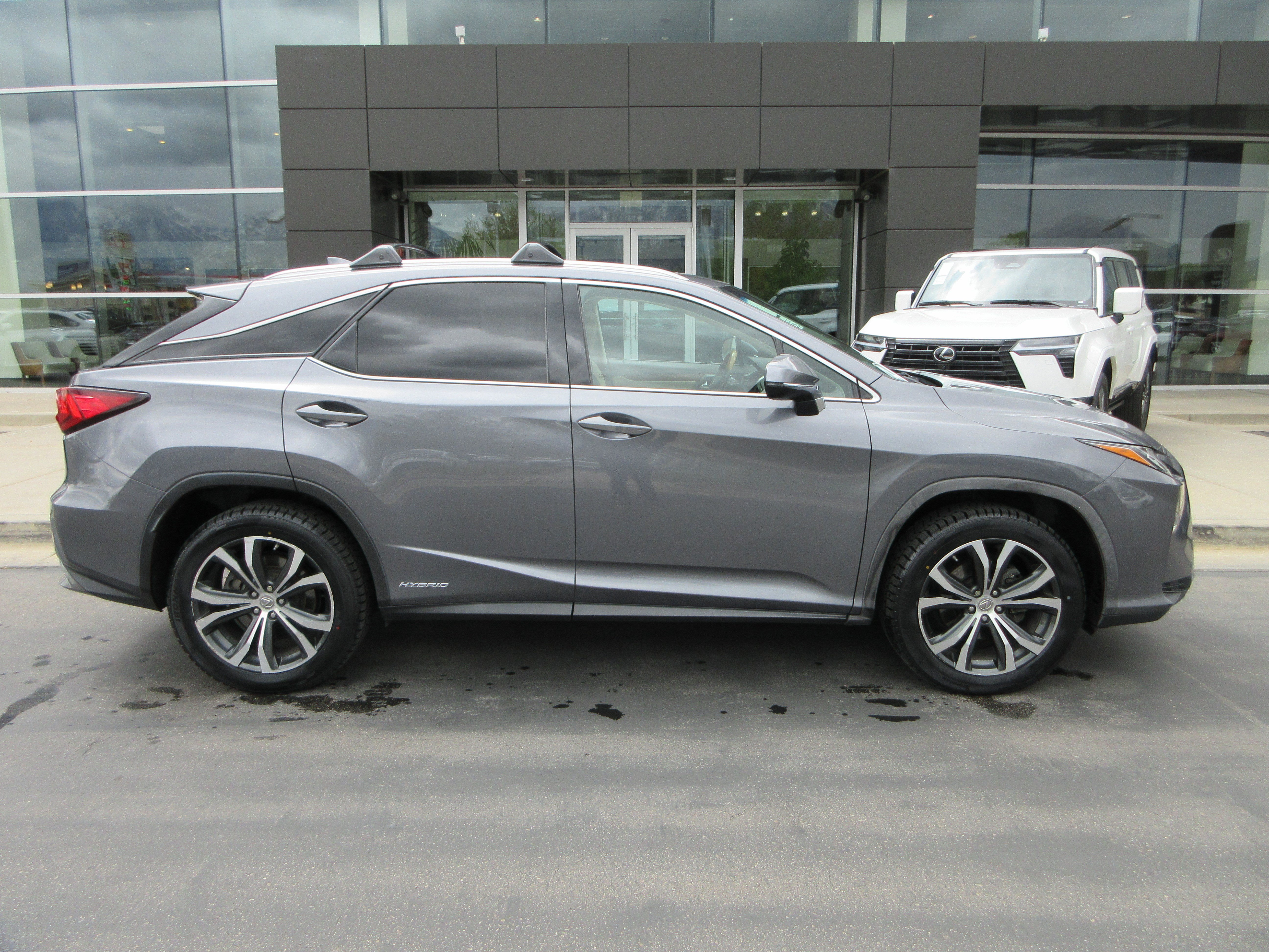 Used 2016 Nebula Gray Pearl Lexus 450h image 11