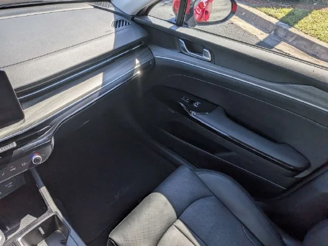 Used 2025 Runway Red Kia EX image 17