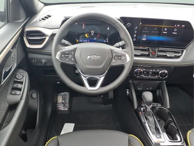 New 2026 Mosaic Black Metallic Chevrolet ACTIV image 4