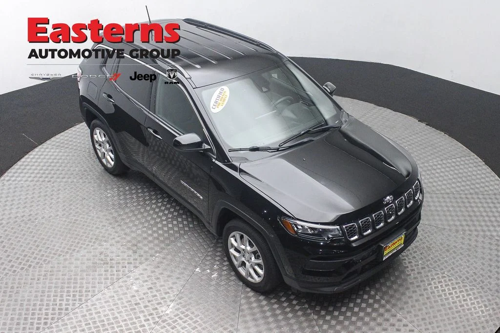 Certified Used 2024 Black Jeep Latitude Lux image 3