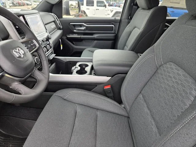 New 2026 Diamond Black Crystal Pearl-Coat Exterior Paint RAM Big Horn/Lone Star image 21