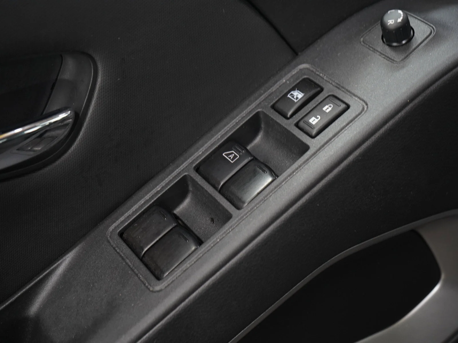Used 2023 Super Black Nissan SV image 23