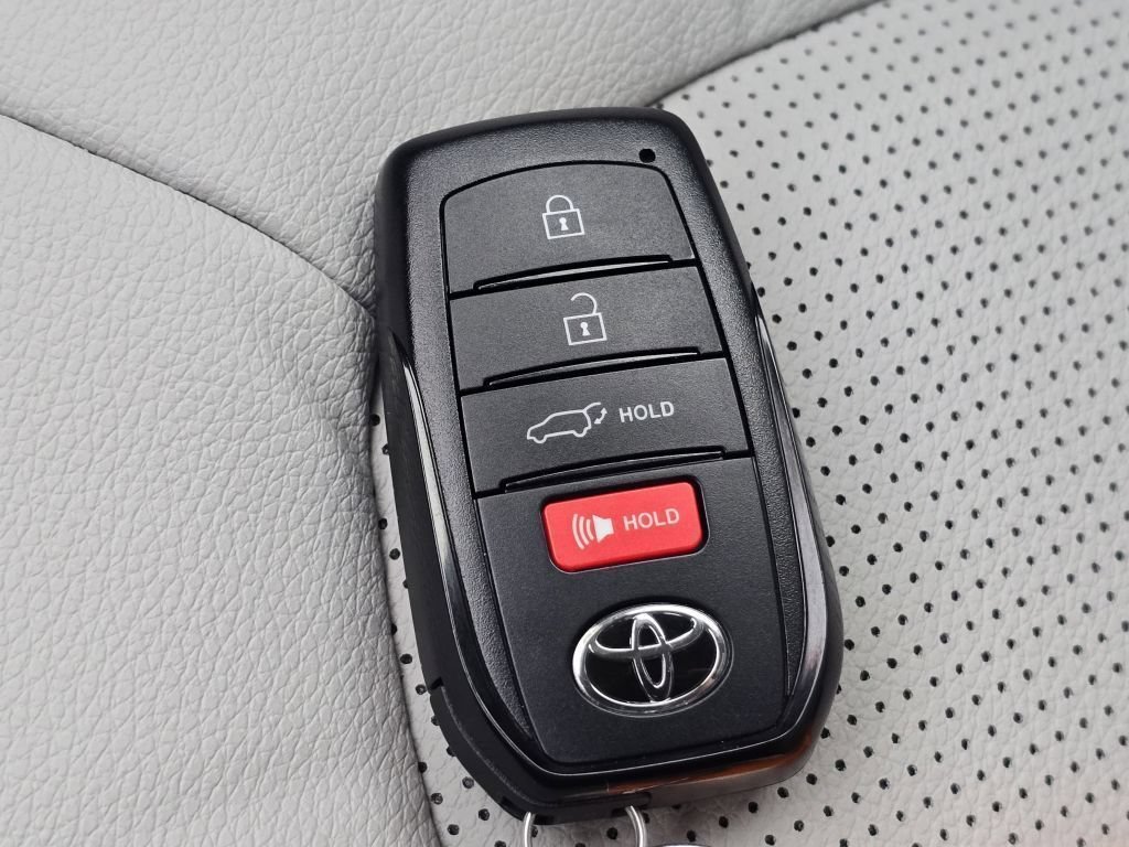 Used 2026 Pearl Toyota XLE image 33