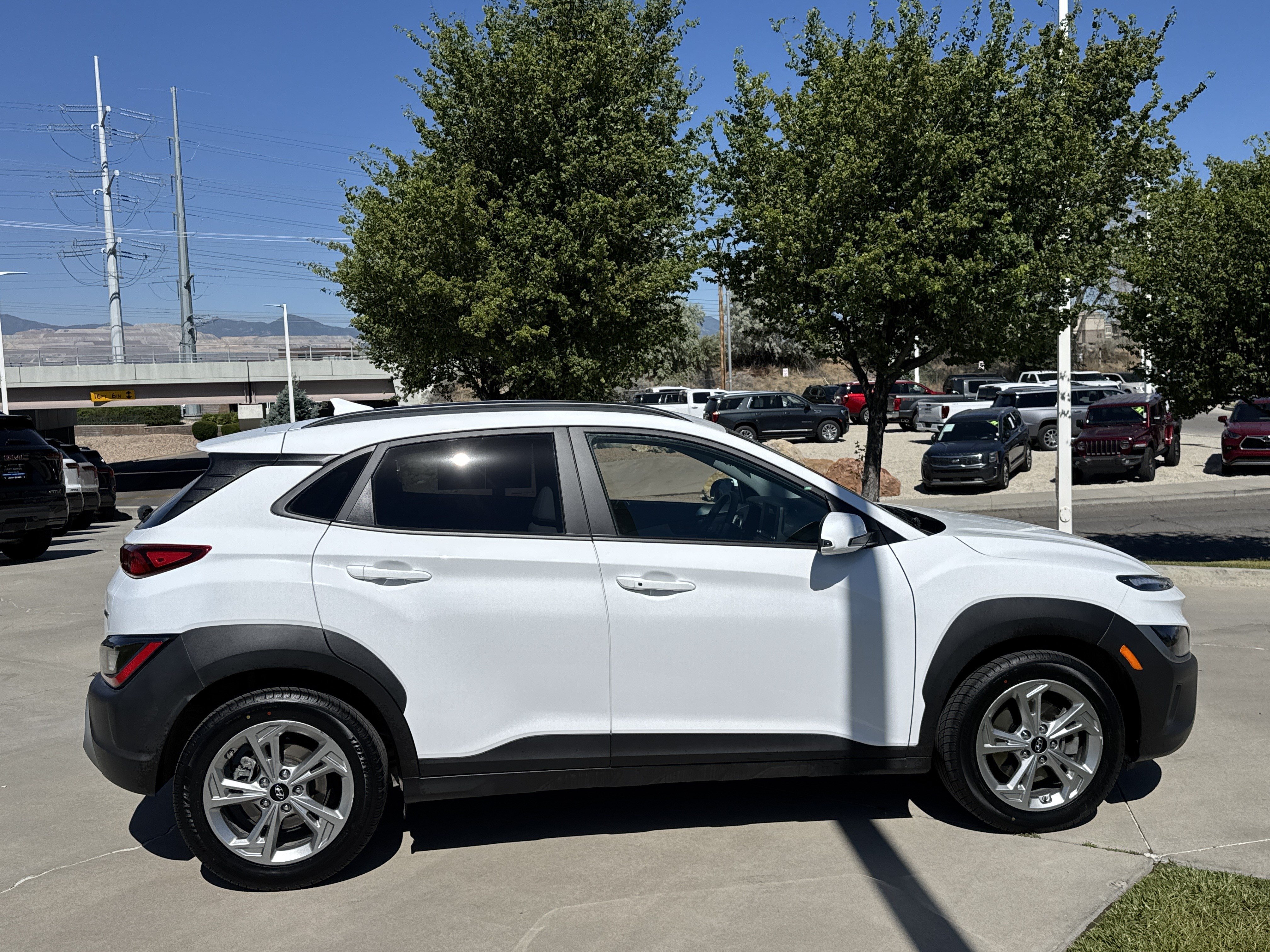 Used 2023 White Hyundai SEL image 6