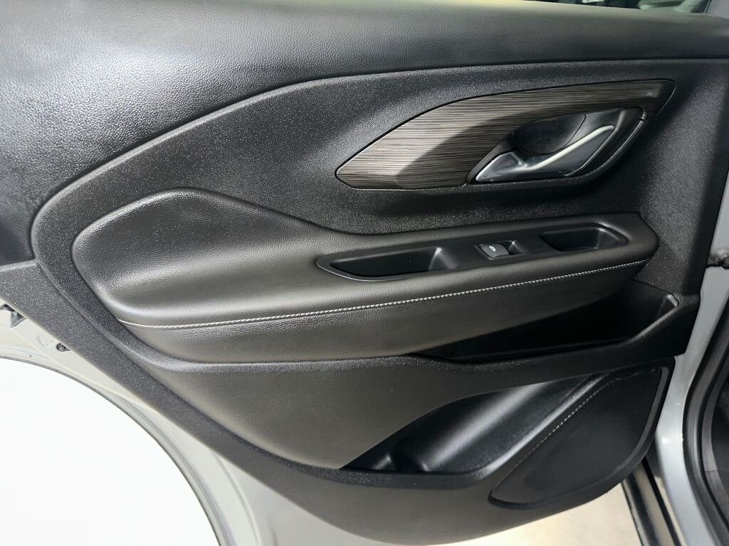 2023 GMC Terrain SLE - Photo 17