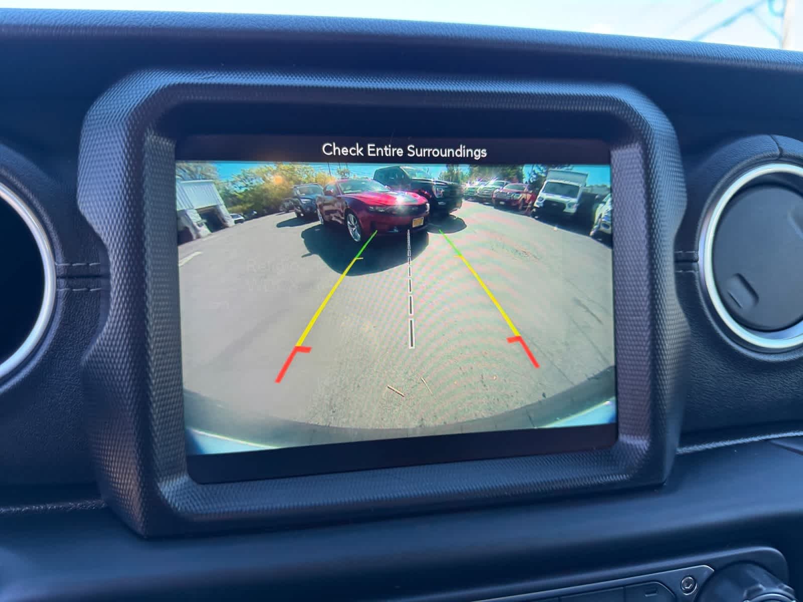 Used 2019 Black Jeep Sahara image 31