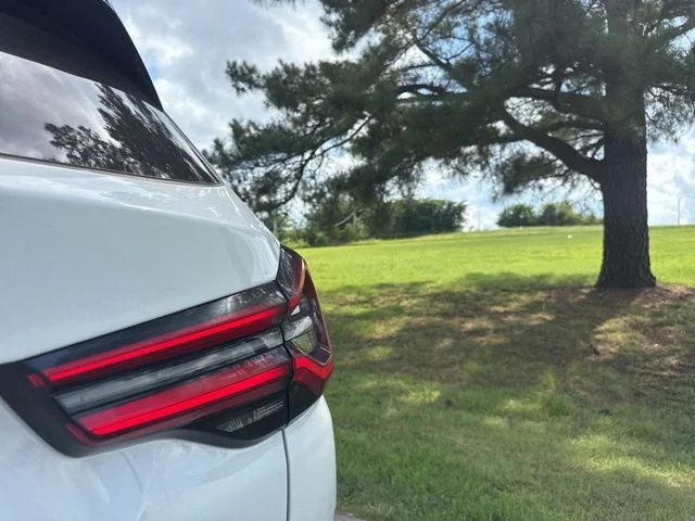 Used 2023 White BMW xDrive30i image 15