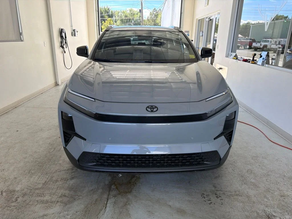 2026 Toyota C-HR SE - Photo 2
