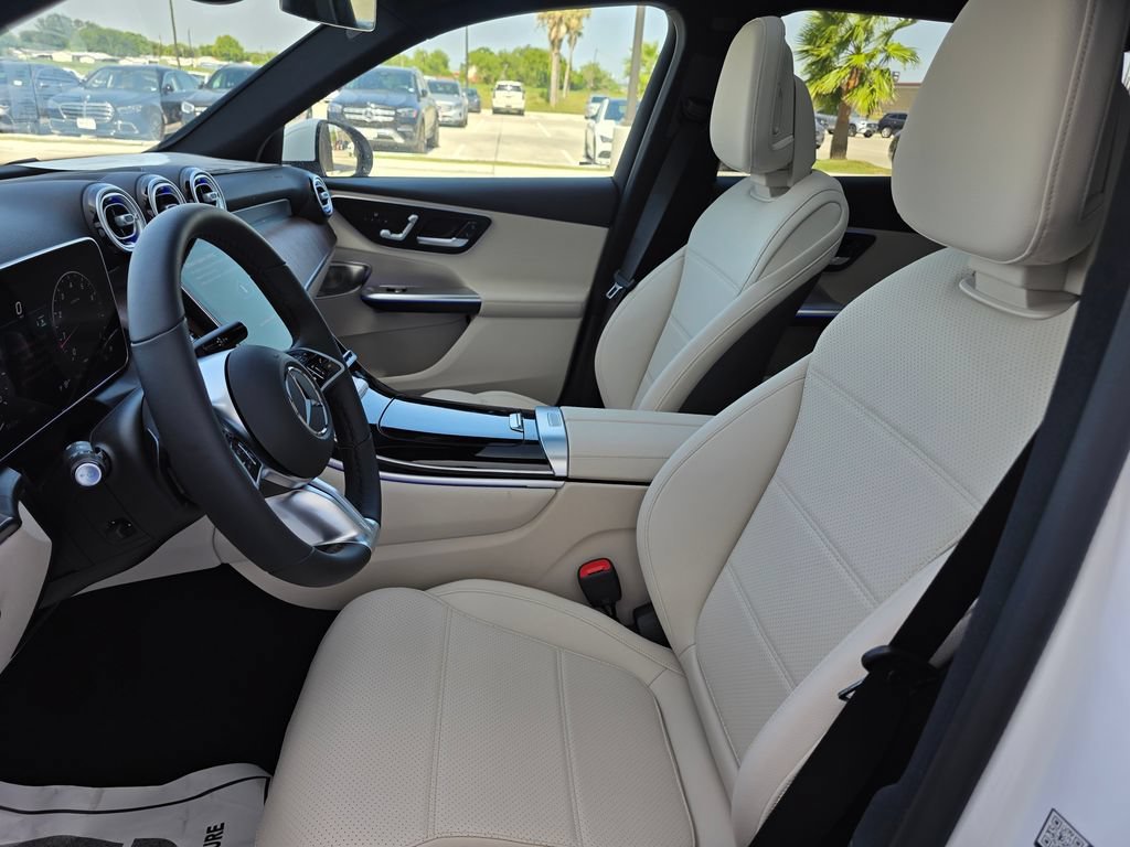 New 2026 Polar White Mercedes-Benz GLC 300 image 43