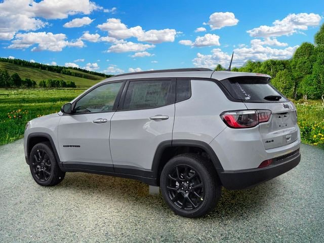 New 2026 Silver Zynith Metallic Clear-Coat Exterior Paint Jeep Latitude image 4