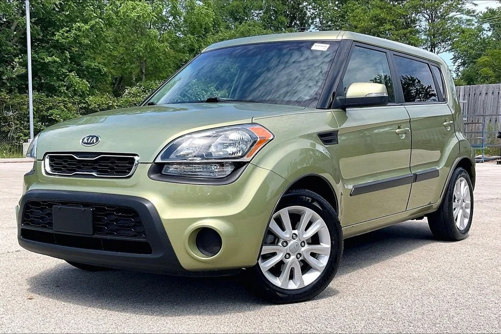 Used 2012 Green Kia Plus image 12