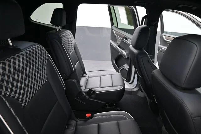 Used 2025 White GMC Denali image 19