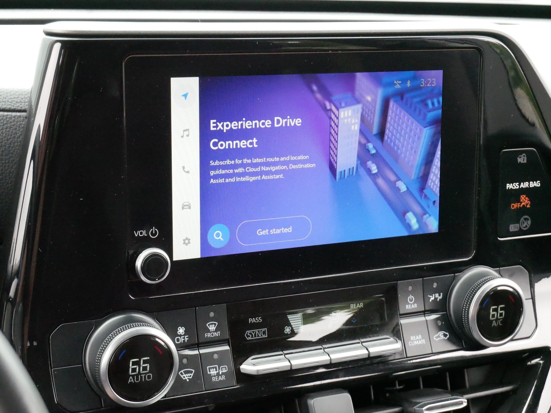 2024 Toyota Highlander LE - Photo 22