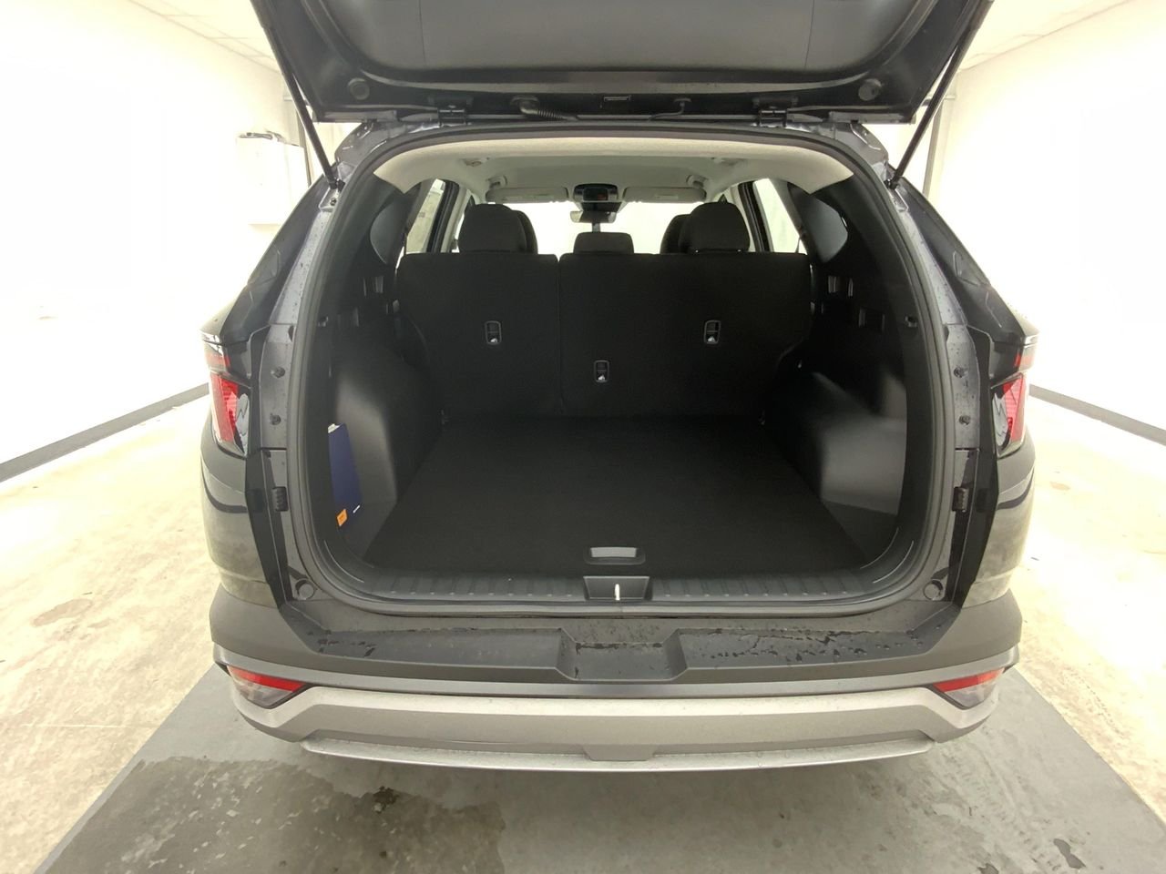 New 2026 Phantom Black Hyundai SE AWD image 7
