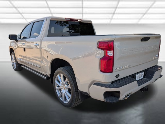 New 2026 White Sands Chevrolet High Country image 2